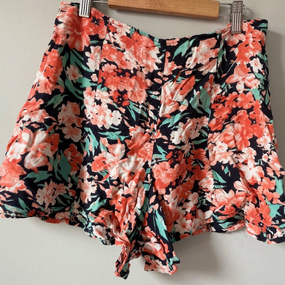 UO Kimchi high waisted floral shorts